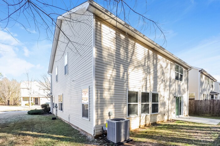 Building Photo - 5601 Sable Way