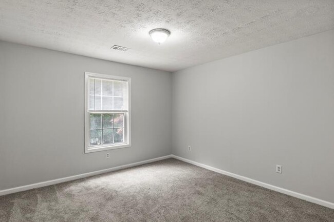 Building Photo - 329 Horsehill St
