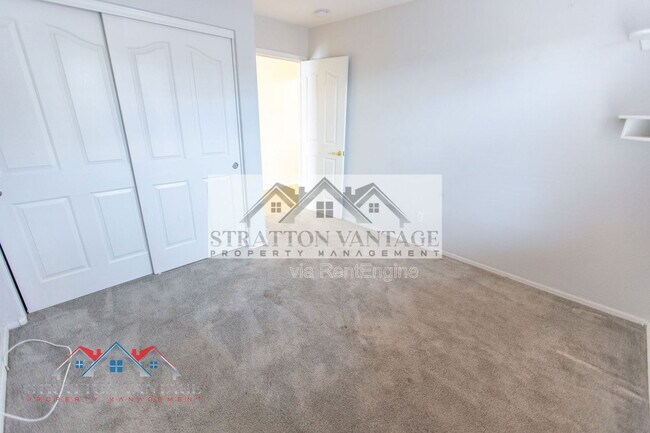 Building Photo - 2805 S Abbey Cir