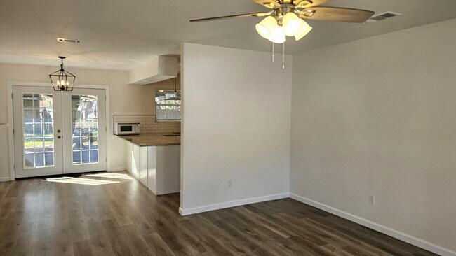Building Photo - 406 Parkwood Pl