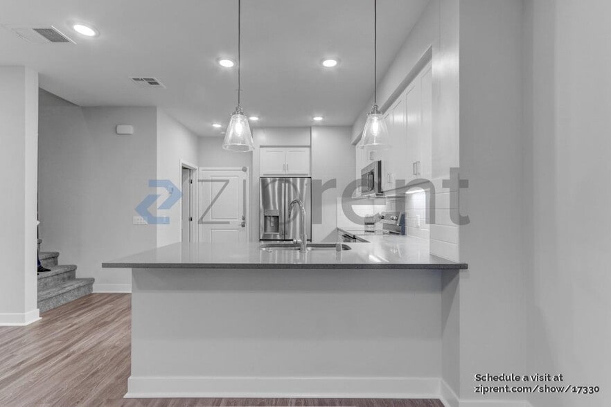 Building Photo - Unit 105