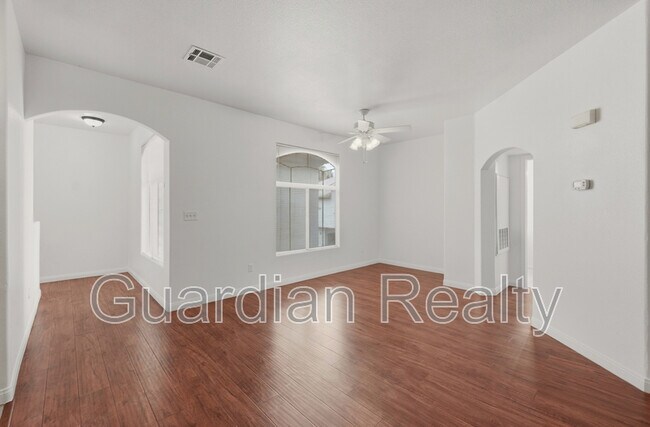 Building Photo - 2050 W Warm Springs Rd