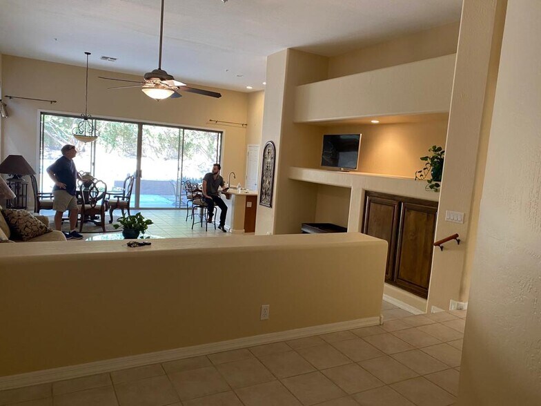 Building Photo - 7634 E San Fernando Dr