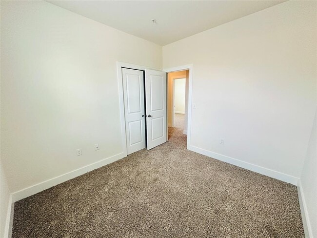 Building Photo - 2216 Creekside Ln