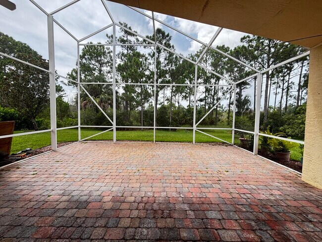 Building Photo - 2679 SE Castle Pine Pl