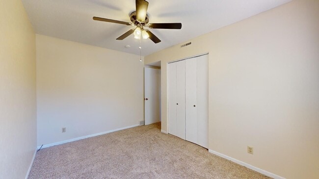 Building Photo - Cute 3 Bedroom Townhouse in SE Ames