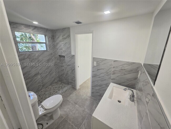 Building Photo - 760 NW 126th St