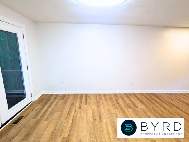 Building Photo - 13300 Farm Crest Ct