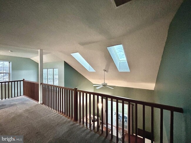 Building Photo - 904B Oliphant Ln