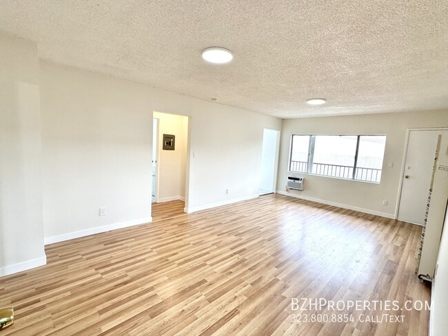 Building Photo - Newly Updated 2Bed 2Bath with Balcony!!!