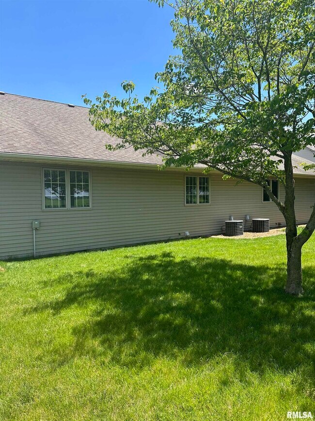 Building Photo - 2805 Cronin Dr