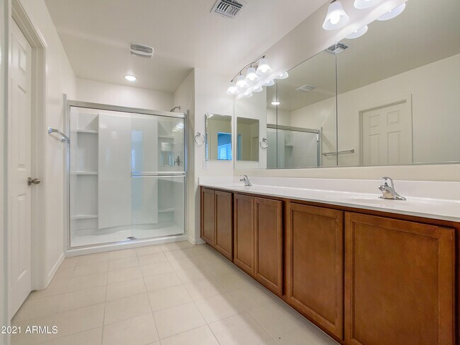 Building Photo - 8847 Fleetwood Ln