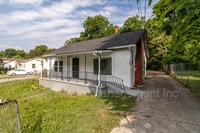 Building Photo - 2647 Selma Ave