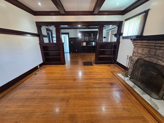 Building Photo - Beautiful Upgraded Single Story Home