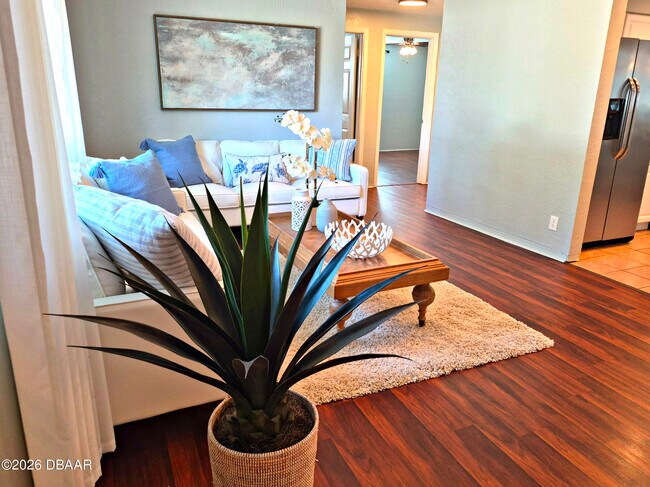 Building Photo - 737 5th St