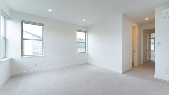 Building Photo - 6615 135th Ct SE