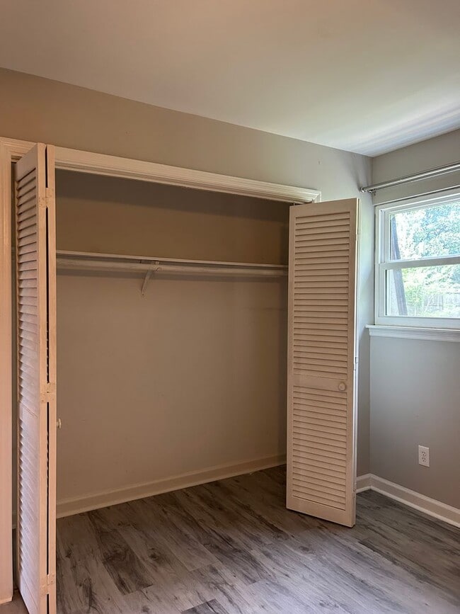 Building Photo - 815 Poindexter Ave