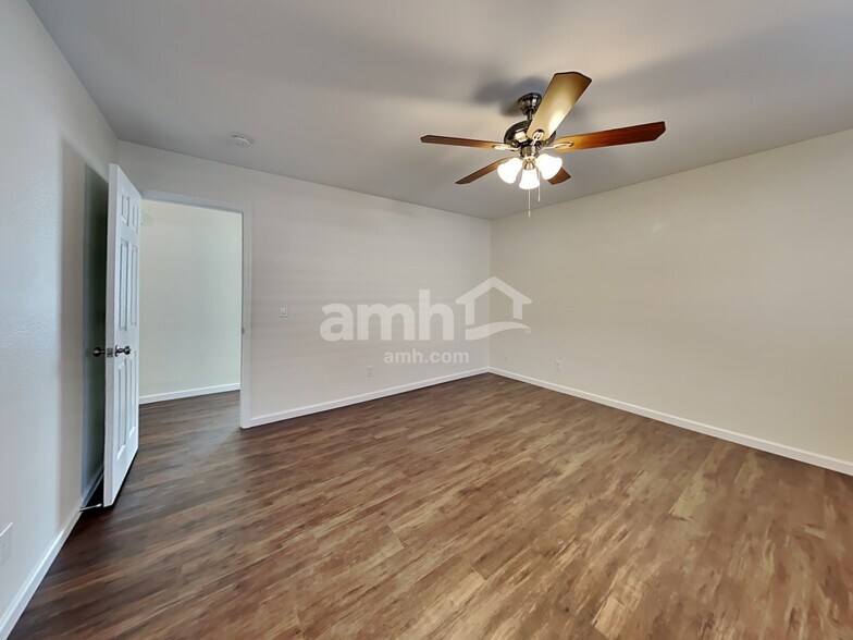 Building Photo - 11340 W Hutton Dr