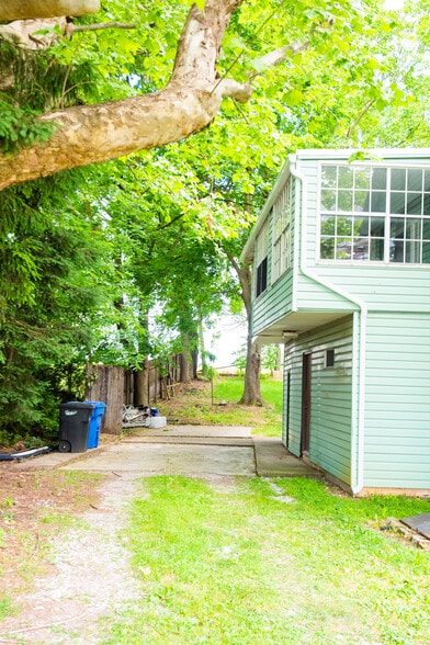 Driveway - 1024 W Trindle Rd