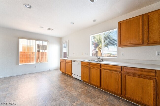 Building Photo - 1300 Swanbrooke Dr