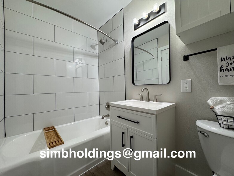 Building Photo - 206 La Salle Dr