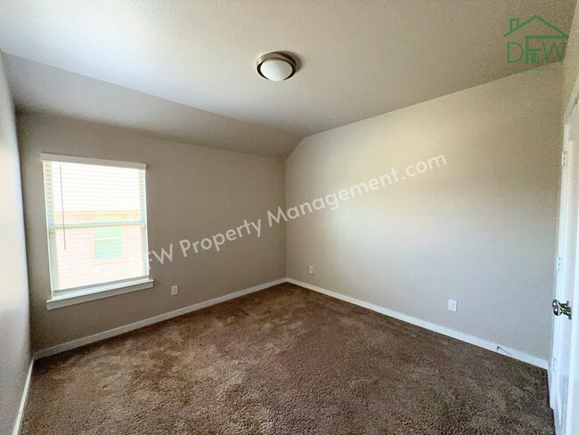Building Photo - 2508 Shakopee St
