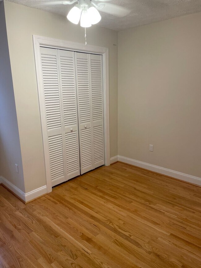 Building Photo - 4 BR 3 BA house on corner lot