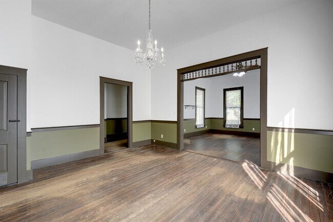 Building Photo - 304 Olive St