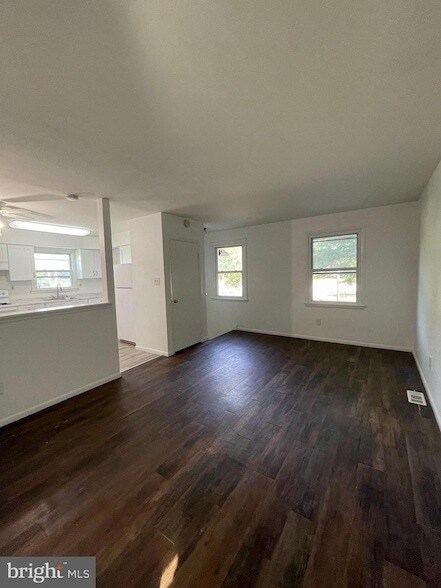 Building Photo - 711 E Maple Ave