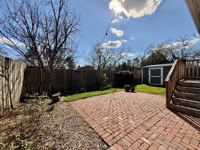 Building Photo - 107 W Geer St