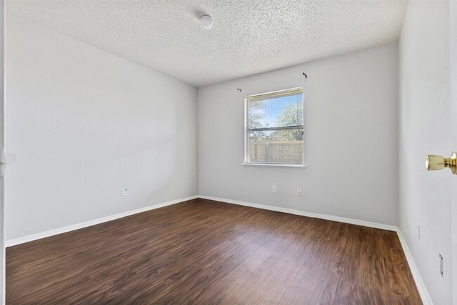 Building Photo - 2410 Lido Ln