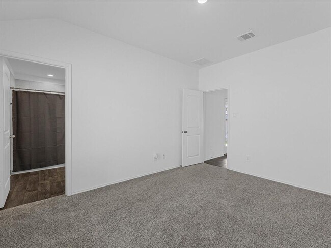 Building Photo - 16821 Short Pnes Dr