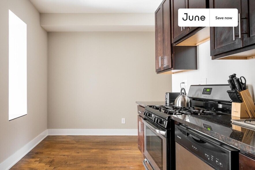 Building Photo - 3304 W Armitage Ave