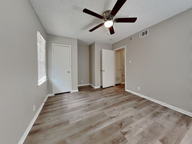 Building Photo - 3BR/1.5BA Home with Garage, Spacious Layout & Modern Upgrades