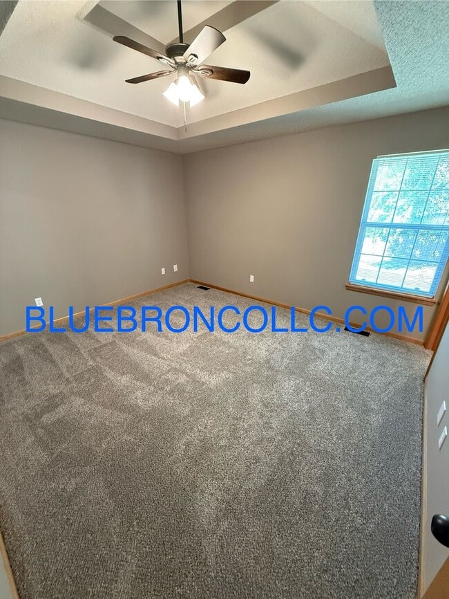 Building Photo - Check out this spacious home with thoughtf...
