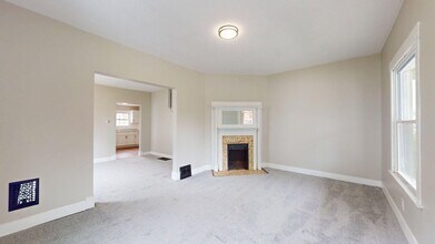Building Photo - Madison/West Blvd neighborhood: 3 bedroom/1 bath single family home.
