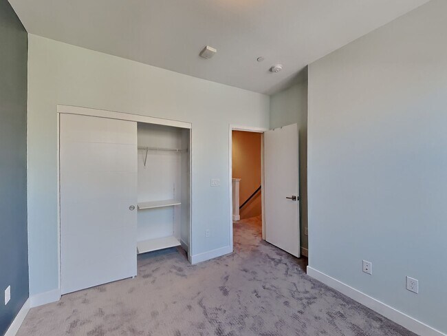 Building Photo - Prescott Townhouse 2/2.5 Available Now!