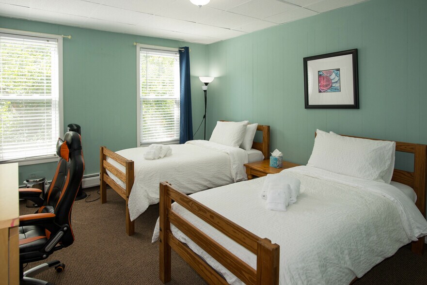 Building Photo - 42 Everett St