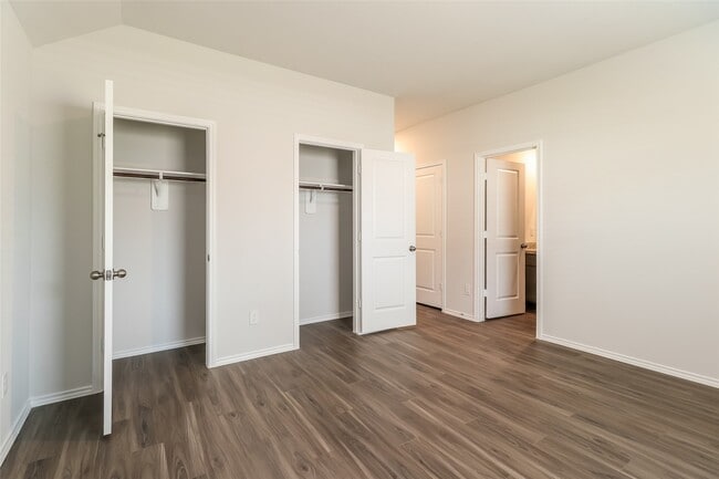 Building Photo - 2525 Grayling Dr