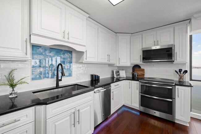 Building Photo - 3301 Bayshore Blvd