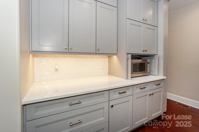 Building Photo - 181 Streamside Pl