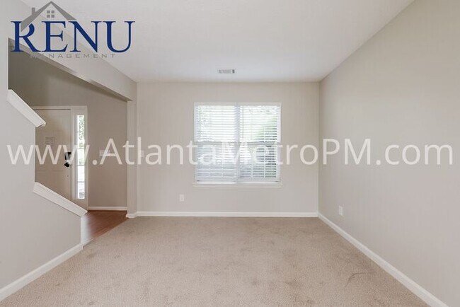 Building Photo - Now Available! 3 bedroom 3 bath!