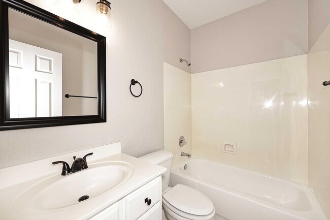 Building Photo - 6214 E Virginia St