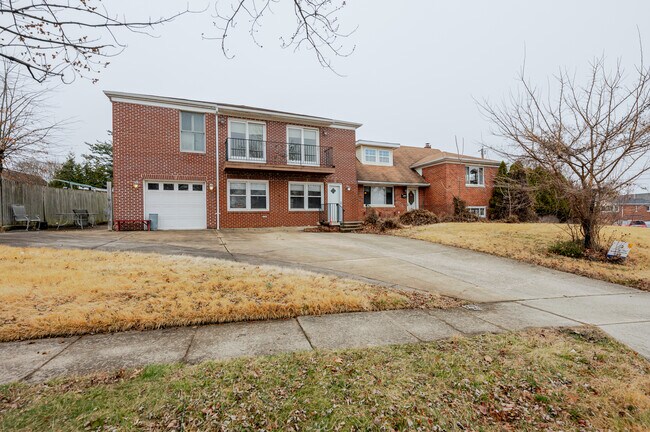 Building Photo - 5806 Flanders St