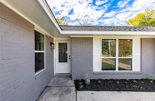 Building Photo - 9807 Jaywood St