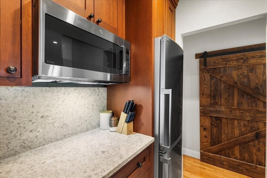 Building Photo - 80 West Cedar St