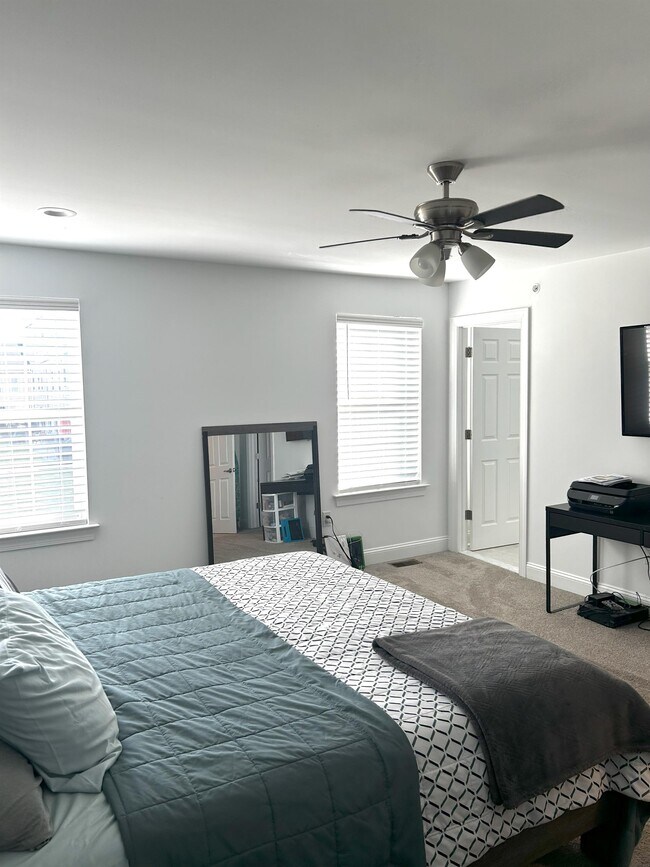 Building Photo - 16760 River View Cir
