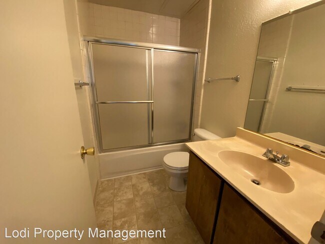 Building Photo - 715 N Church St