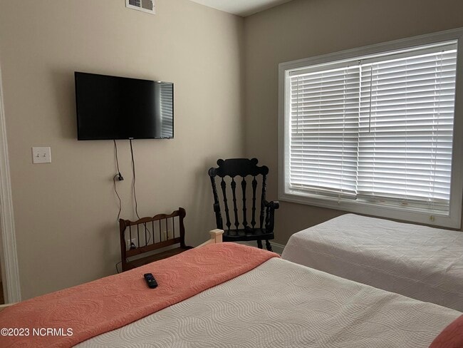 Building Photo - 404 Penny Ln