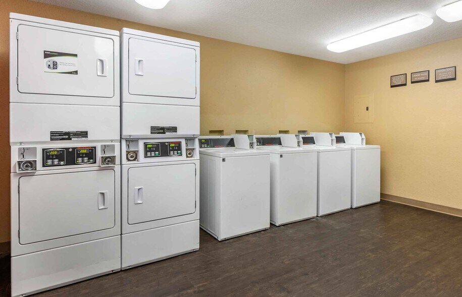 Building Photo - Furnished Studio-Orlando - Maitland - Summit Tower Blvd